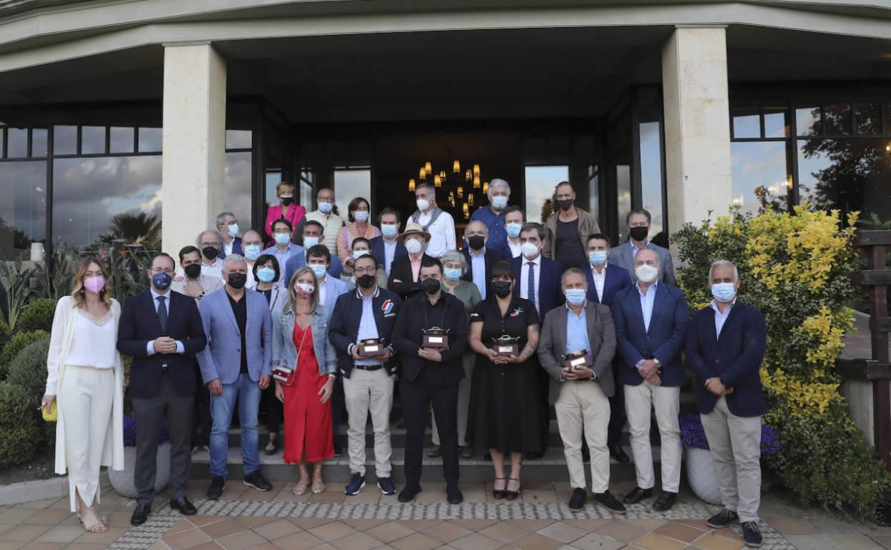 Foto de familia de la edición del año pasado de los Premios La Caldereta de Don Calixto 