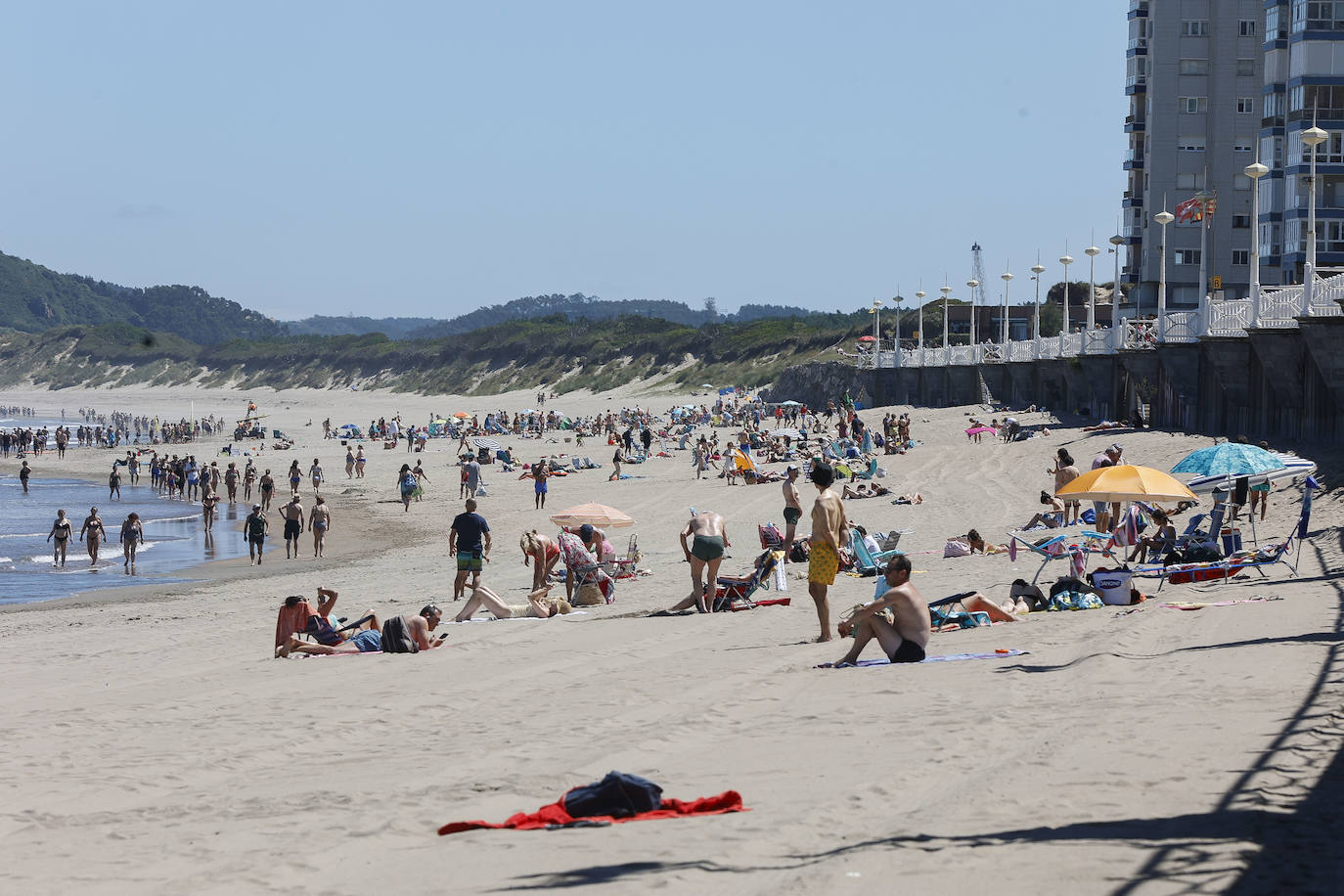 Fotos: Asturias disfruta del verano: playas y piscinas para aliviar el calor