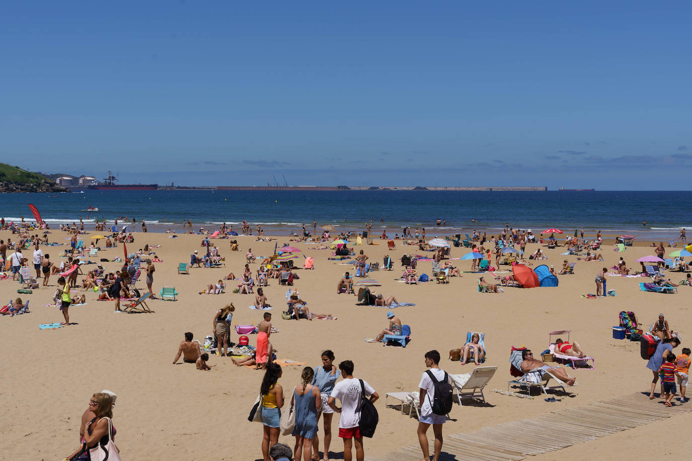 Fotos: Asturias disfruta del verano: playas y piscinas para aliviar el calor