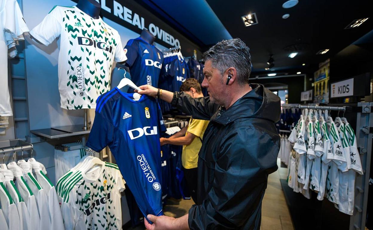 El oviedismo se lanza a por las equipaciones carbayonas
