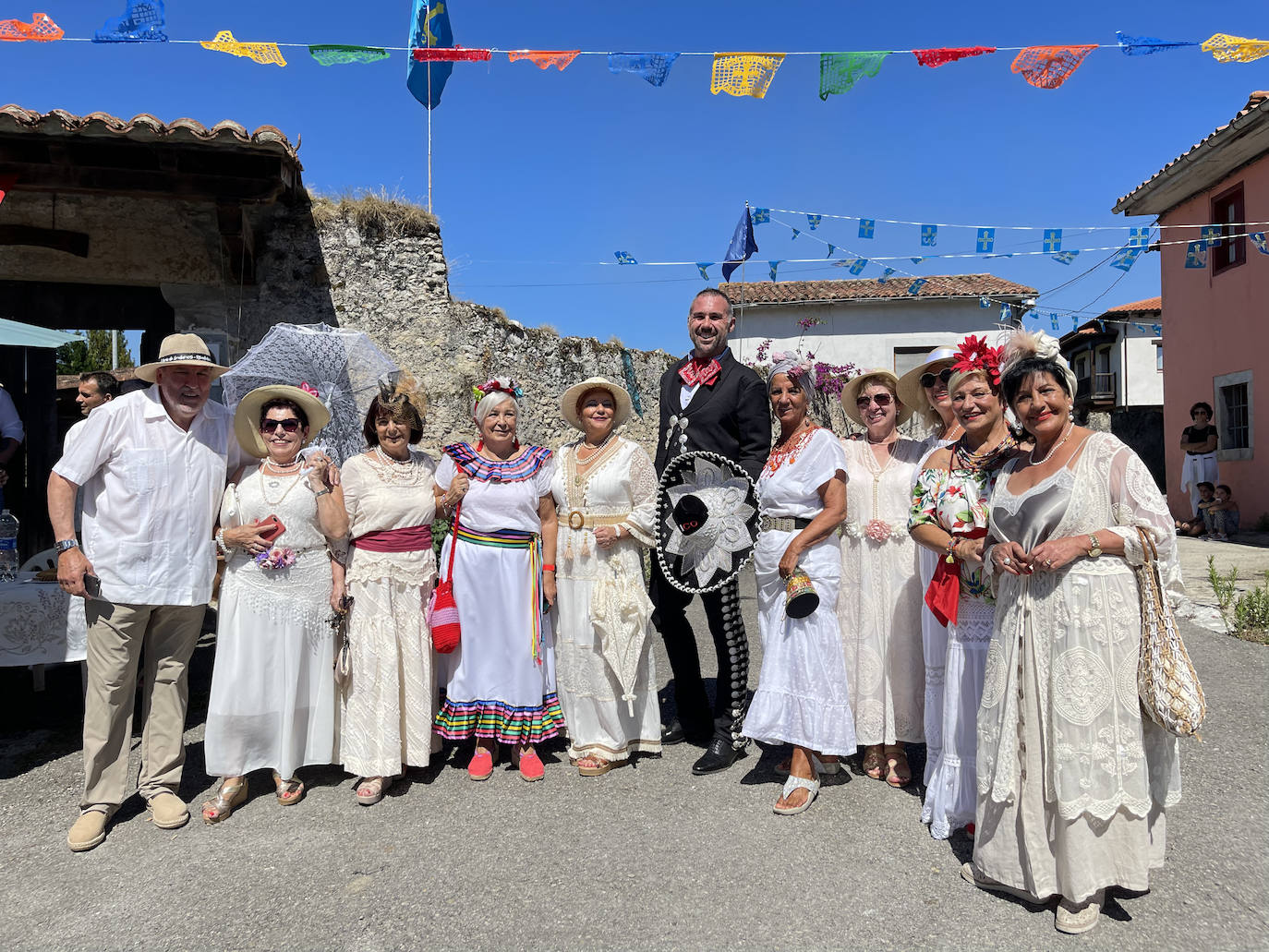 Fotos: El color de México anima la fiesta de los indianos de Colombres