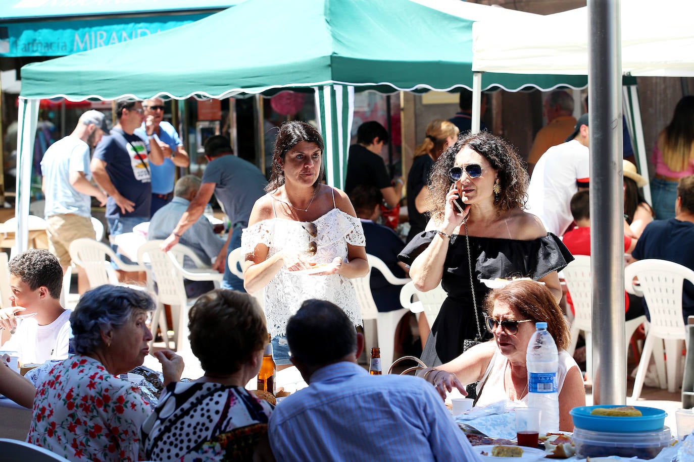 Fotos: Grado, con la comida en la calle para disfrutar de la fiesta