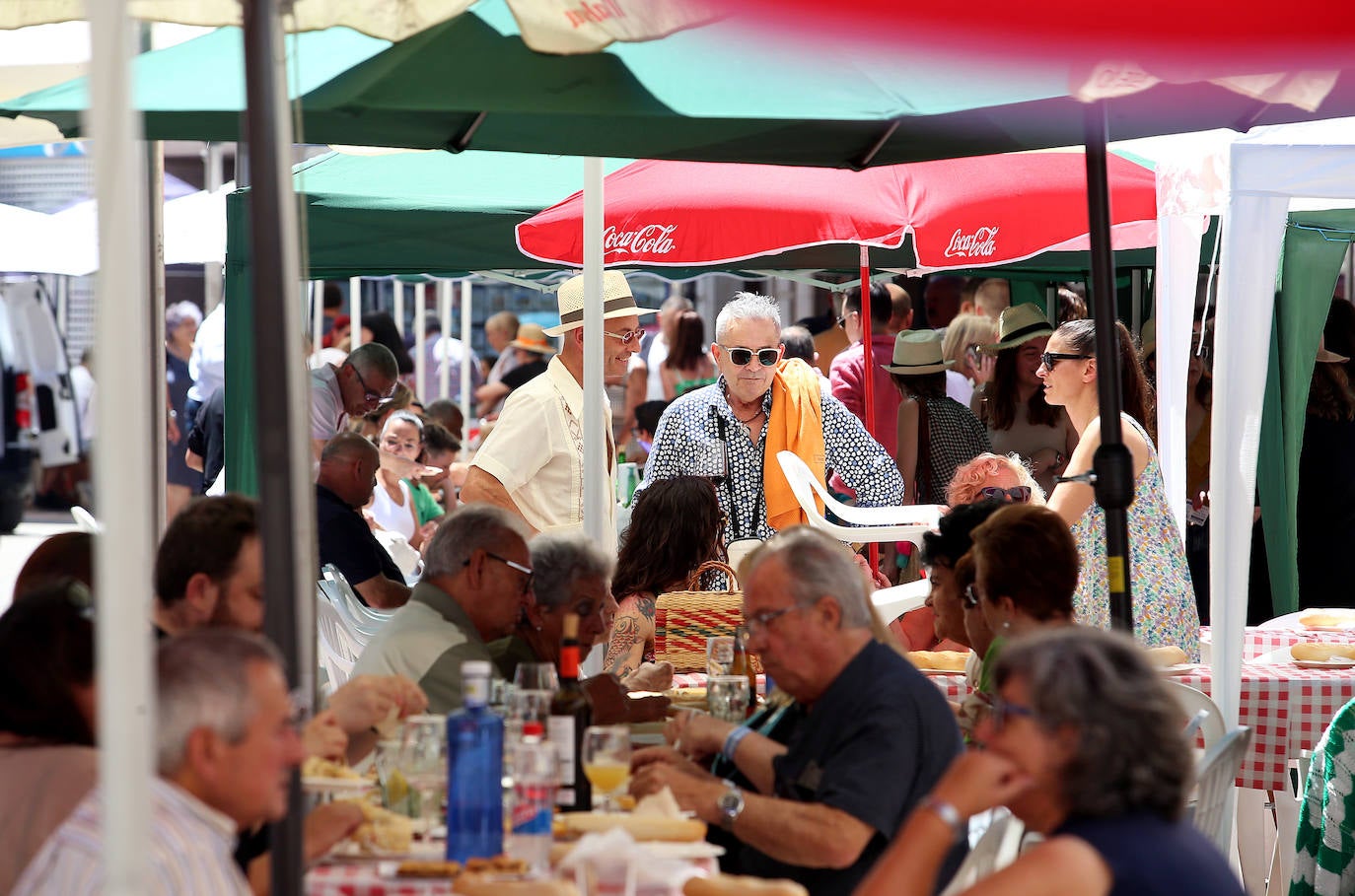 Fotos: Grado, con la comida en la calle para disfrutar de la fiesta