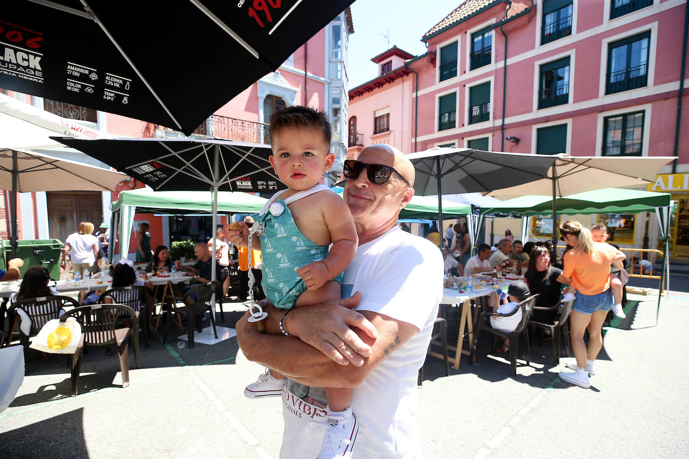 Fotos: Grado, con la comida en la calle para disfrutar de la fiesta
