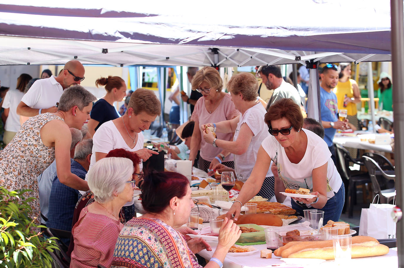 Fotos: Grado, con la comida en la calle para disfrutar de la fiesta