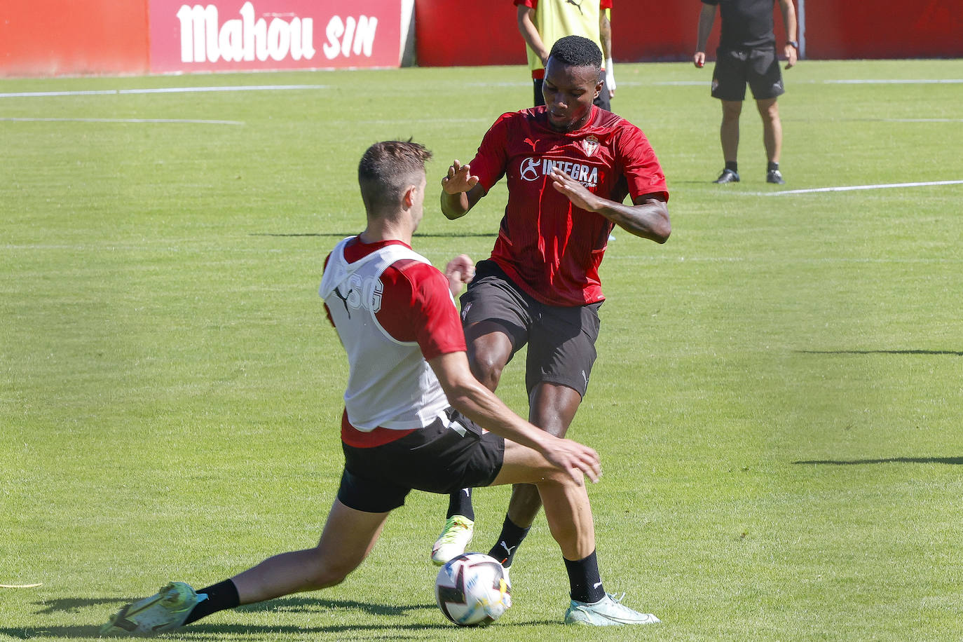 Fotos: El Sporting afronta la segunda sesión de entrenamiento de la pretemporada