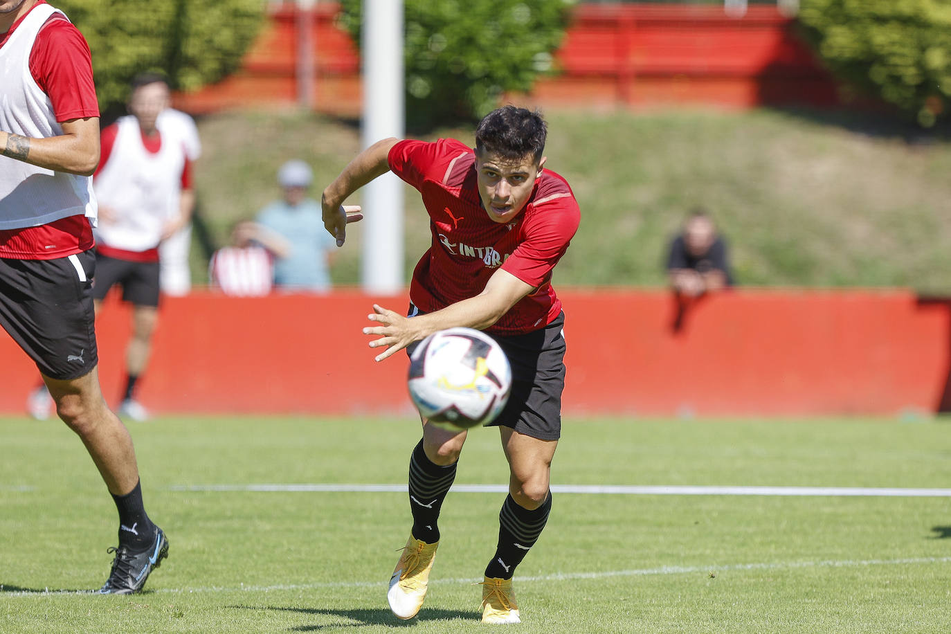 Fotos: El Sporting afronta la segunda sesión de entrenamiento de la pretemporada