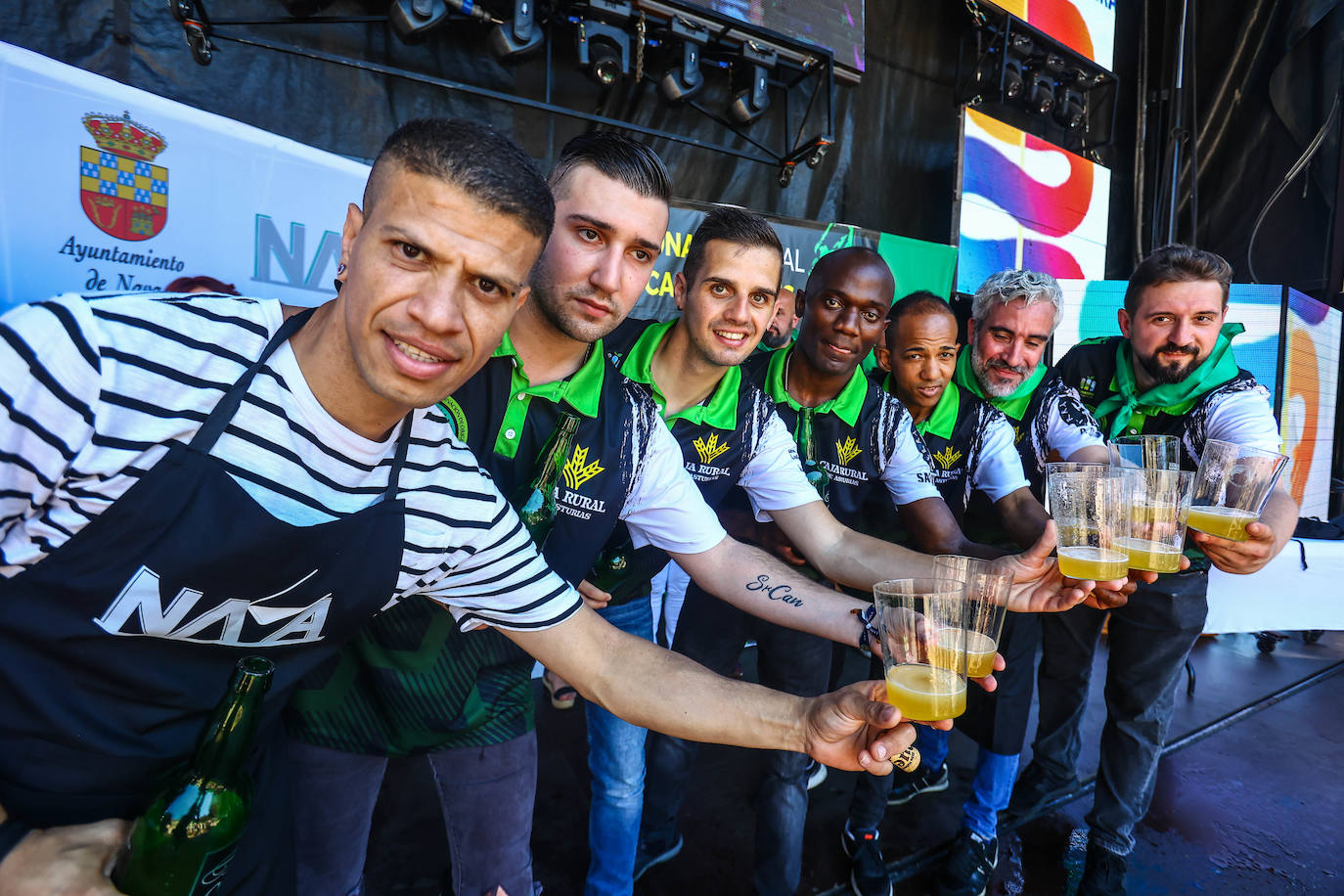 Fotos: Los escanciadores vuelven a medirse en Nava