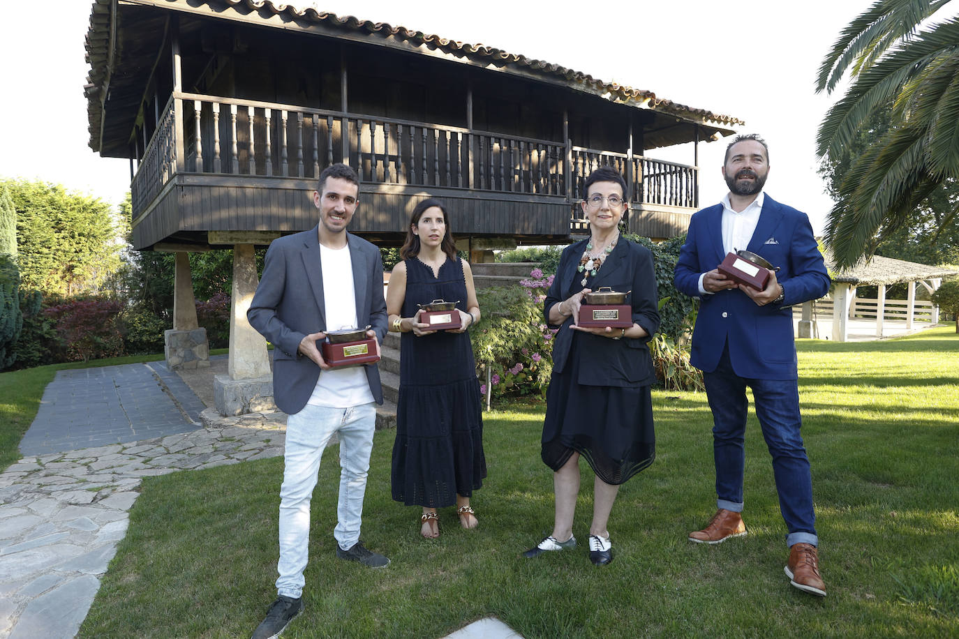 Carme Ruscalleda, La Pondala, Xune Andrade y Borja Cortina agigantan el palmarés de los premios anuales de 'Yantar'. Este lunes fueron los protagonistas indiscutibles de la gran fiesta de la gastronomía asturiana