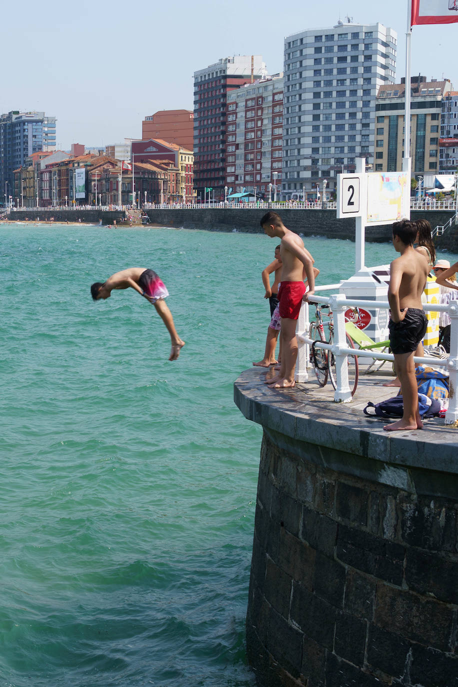 Fotos: Playa e ingenio para aliviar el calor