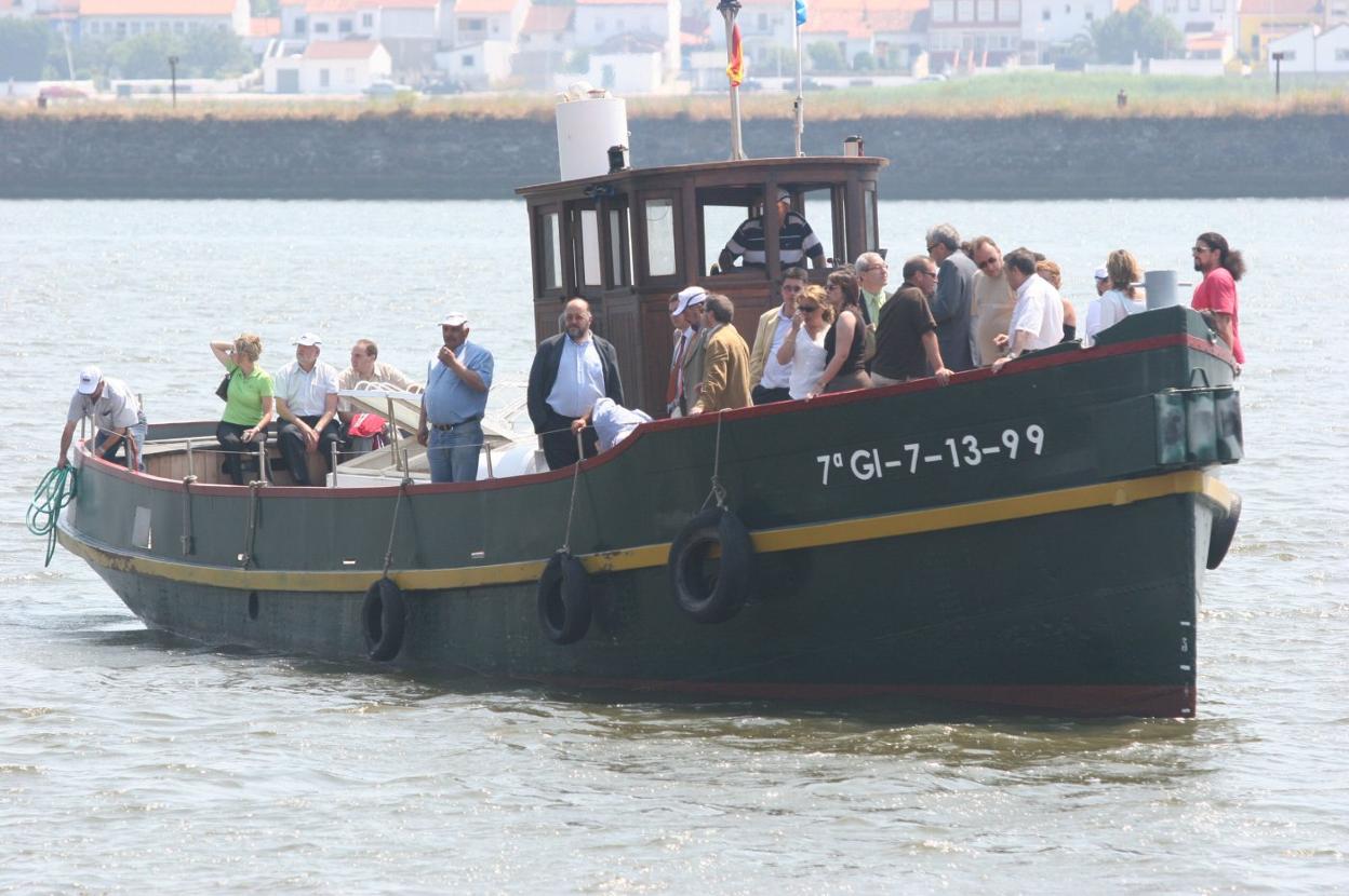 El 'Vaporín', en una imagen de archivo, cuando aún surcaba las aguas del nalón. 
