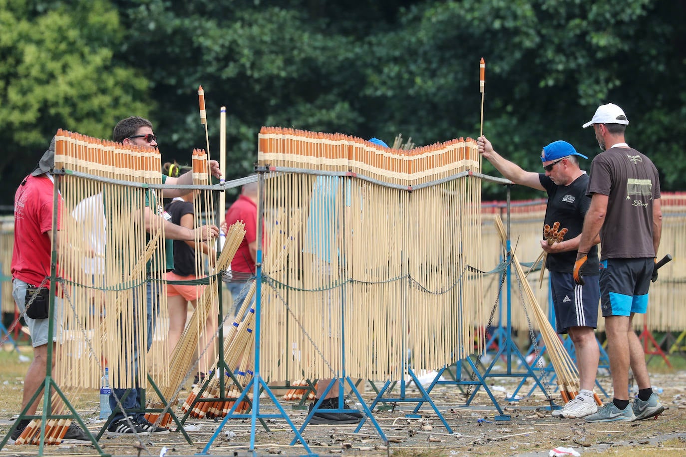 Fotos: Cangas se da un baño antes de la Descarga