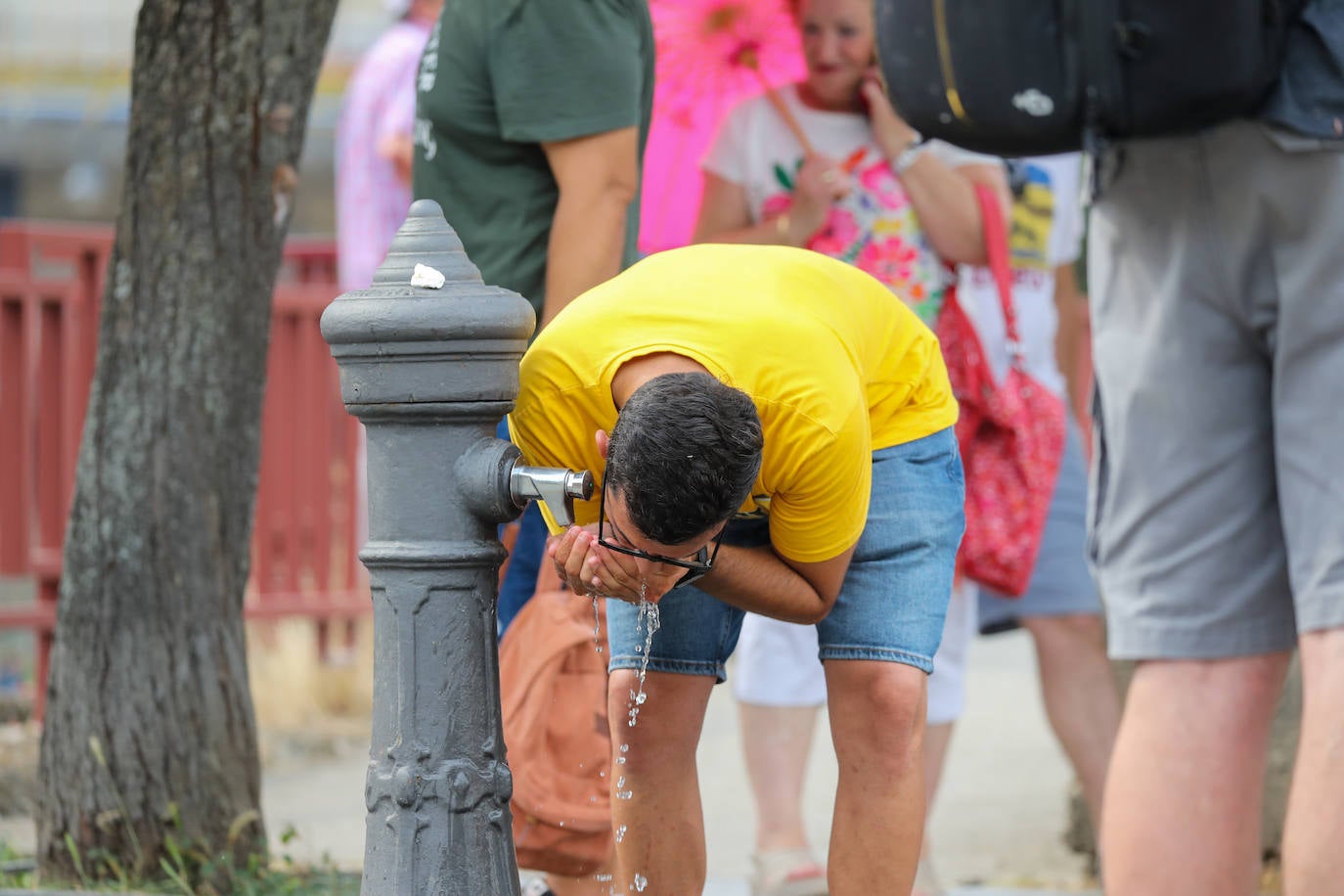 Fotos: Cangas se da un baño antes de la Descarga