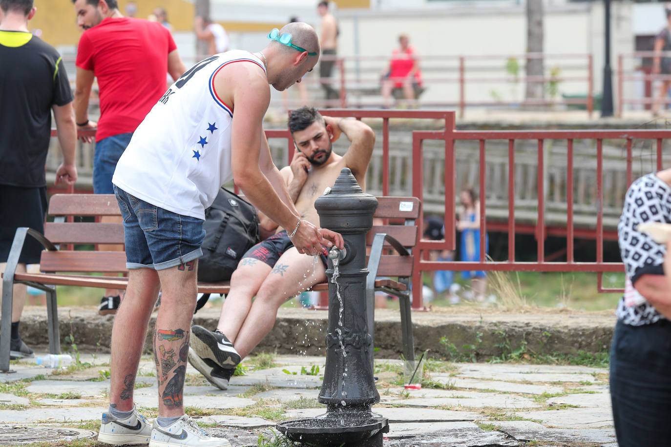 Fotos: A remojo para mitigar el calor en Asturias