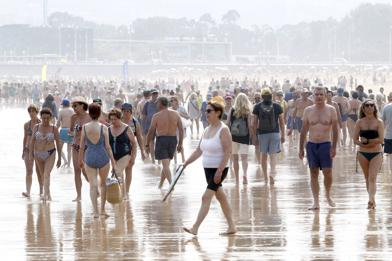 Fotos: A remojo para mitigar el calor en Asturias