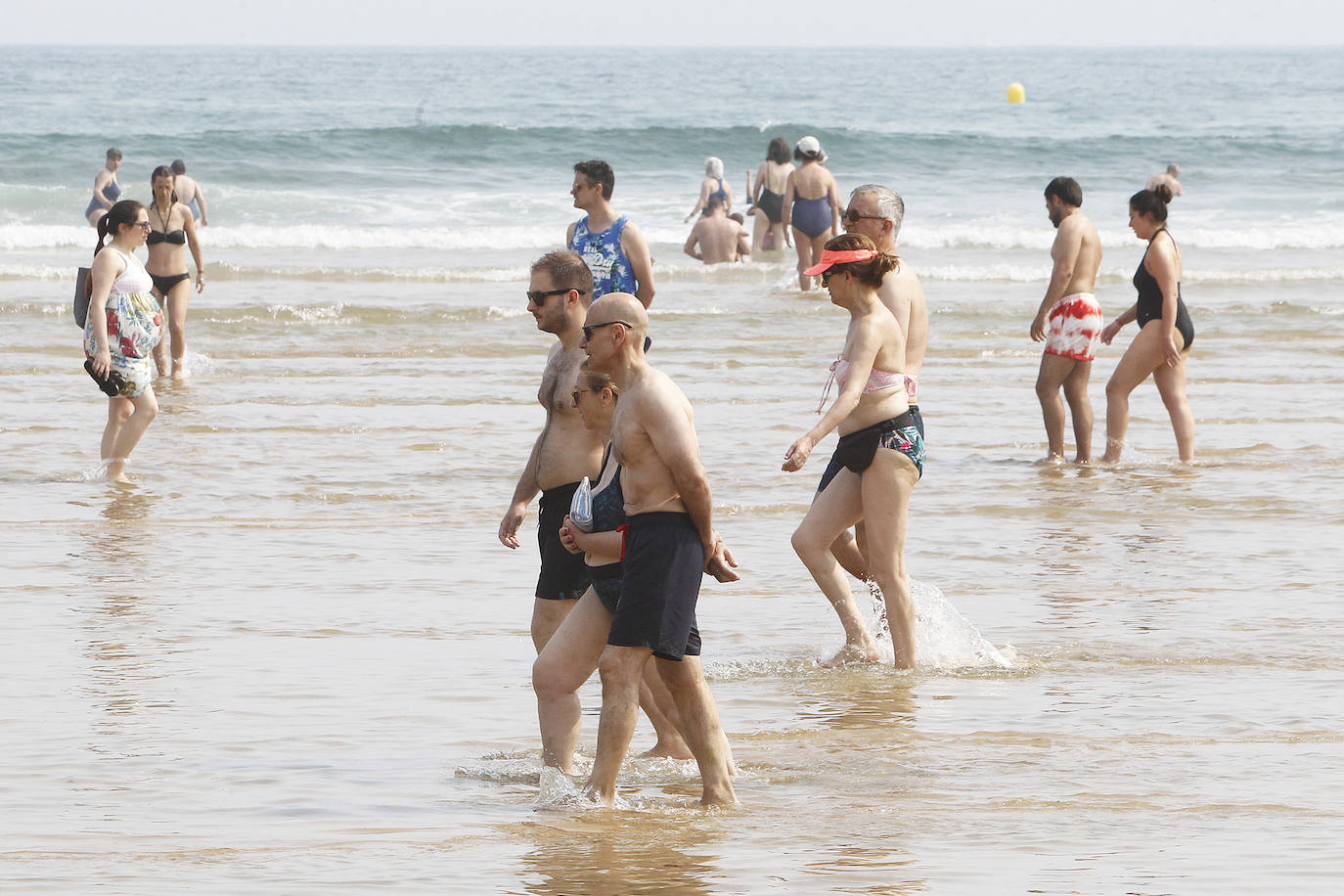 Fotos: A remojo para mitigar el calor en Asturias