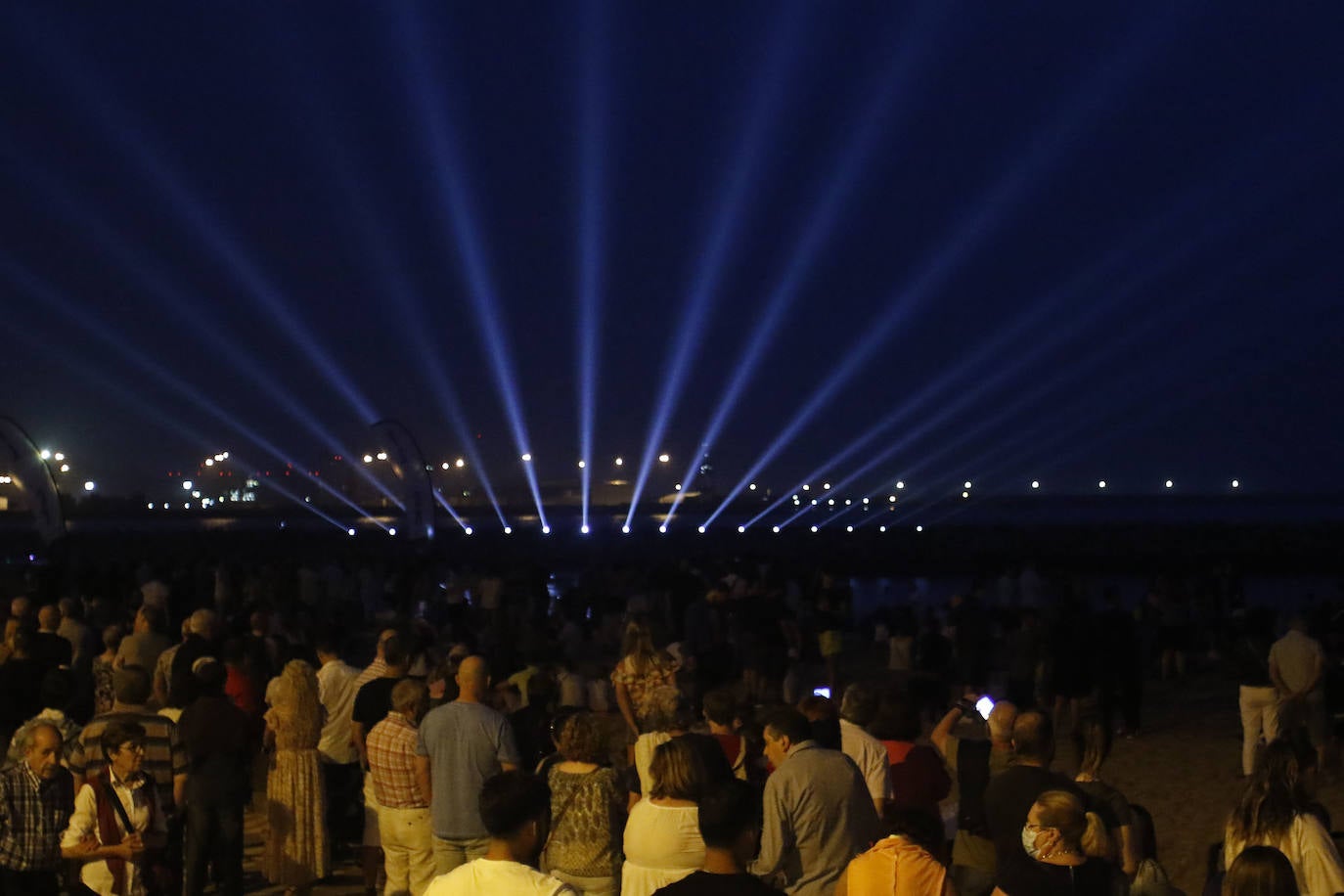 Fotos: Los drones elevan las &#039;Letronas&#039; al cielo de Gijón