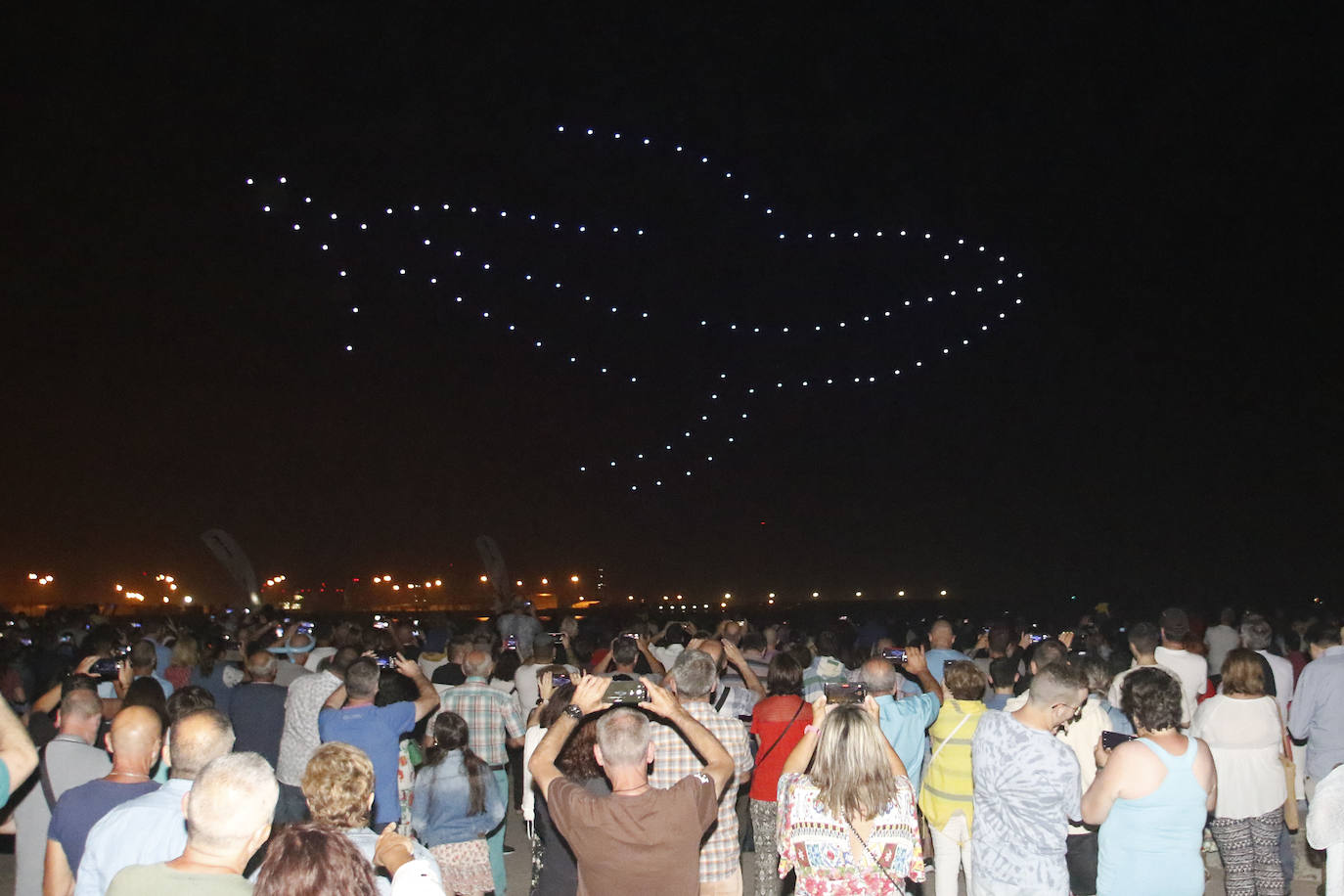 Fotos: Los drones elevan las &#039;Letronas&#039; al cielo de Gijón