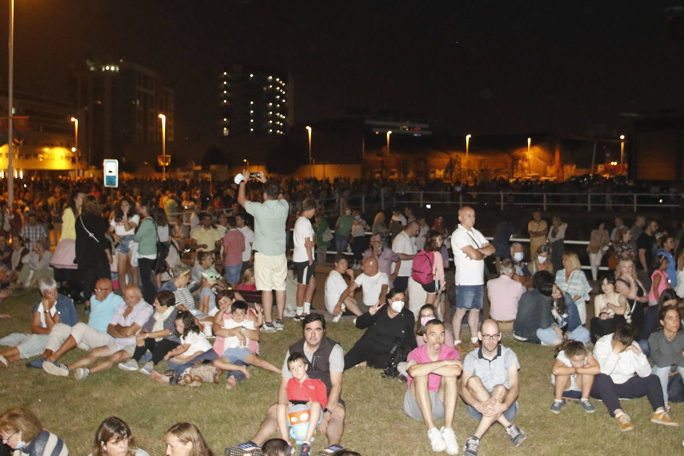 Fotos: Los drones elevan las &#039;Letronas&#039; al cielo de Gijón