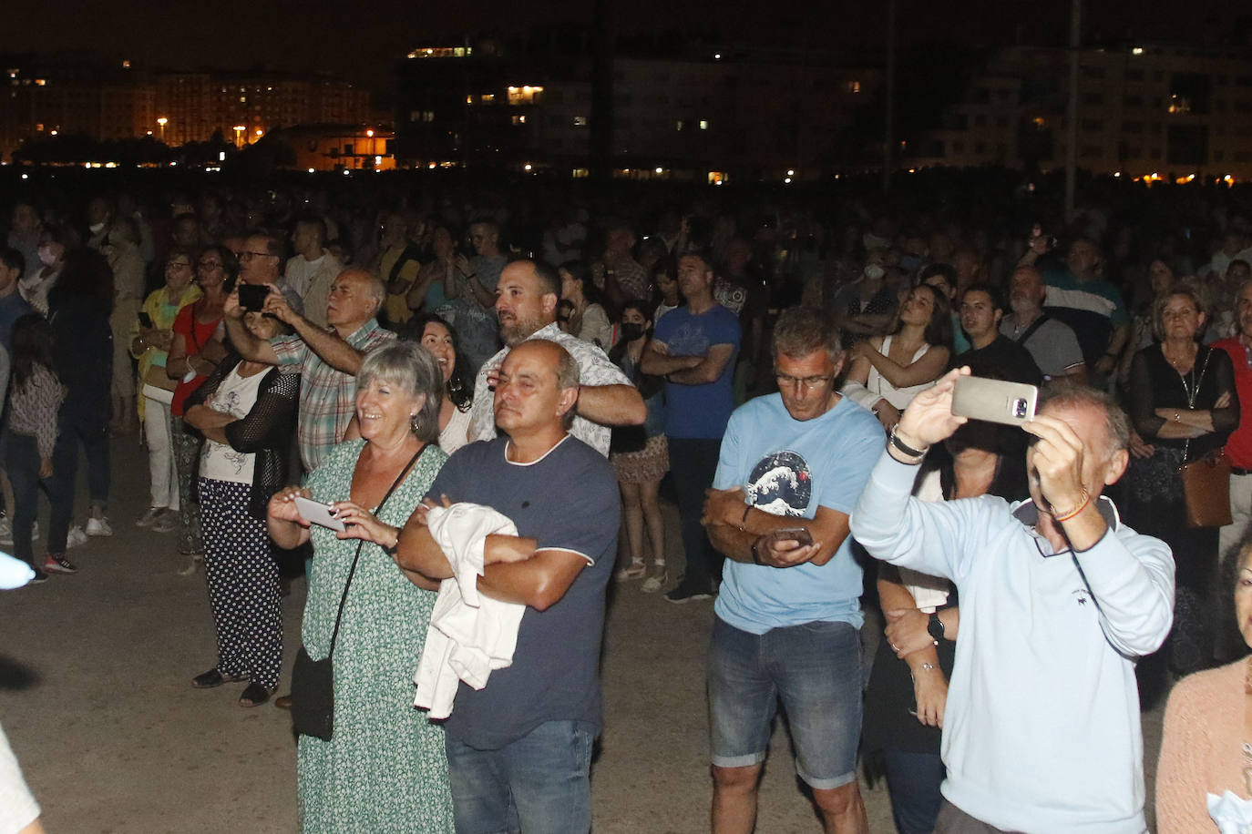 Fotos: Los drones elevan las &#039;Letronas&#039; al cielo de Gijón