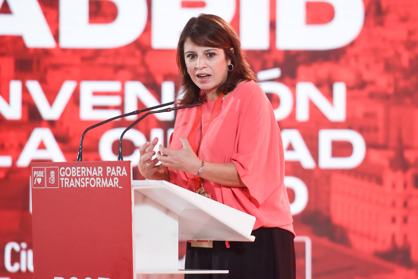 La diputada asturiana ha anunciado este lunes su dimisión como vicesecretaria general del PSOE. En un comunicado remitido a su partido, Lastra ha atribuído la decisión a «la dificultad de compaginar las exigencias de reposo y cuidados, imprescindibles en mi situación actual, con la intensidad que exige la dirección del partido».