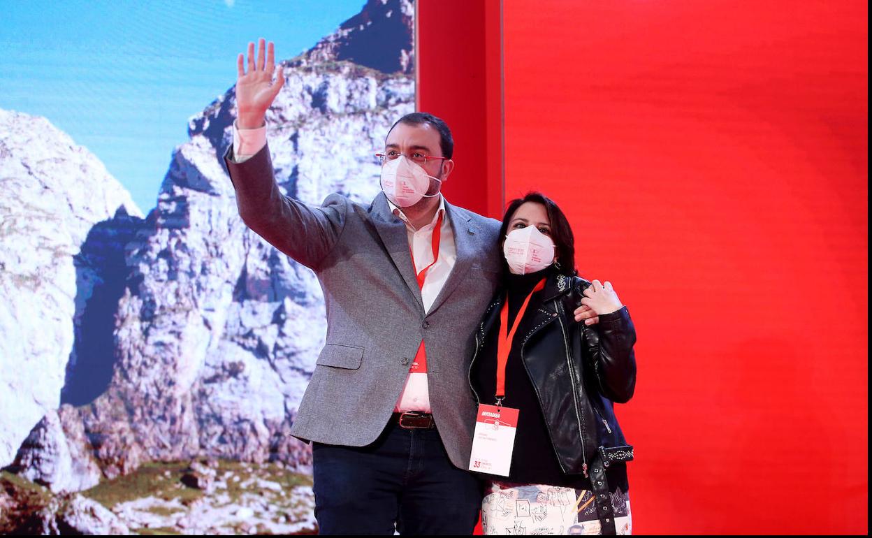 Adrián Barbón y Adriana Lastra en el XXXIII Congreso de la Federación Socialista Asturiana, FSA-PSOE el pasado mes de marzo.