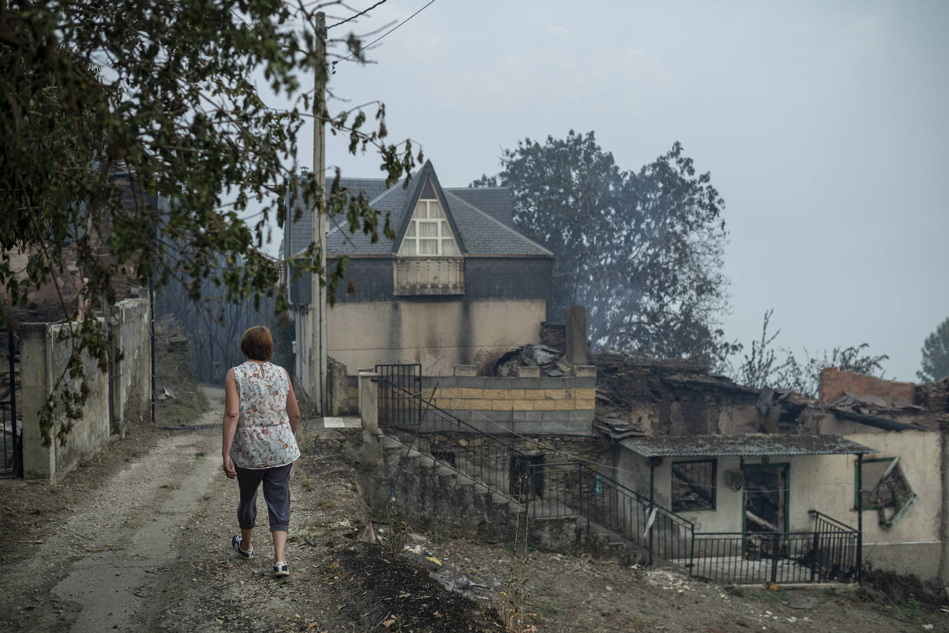 Fotos: Los incendios asolan Galicia destruyendo casas y parajes naturales