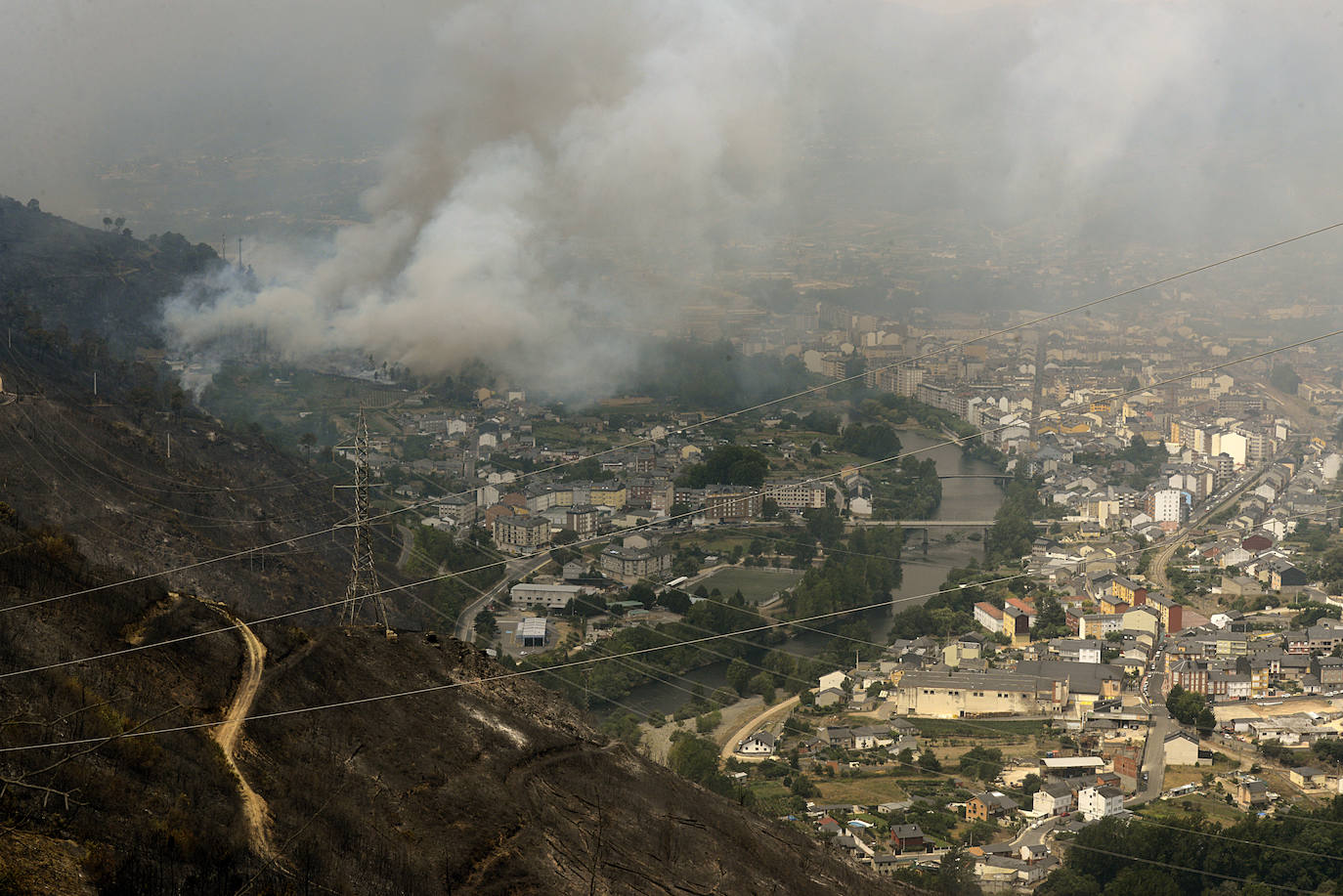 Fotos: Los incendios asolan Galicia destruyendo casas y parajes naturales