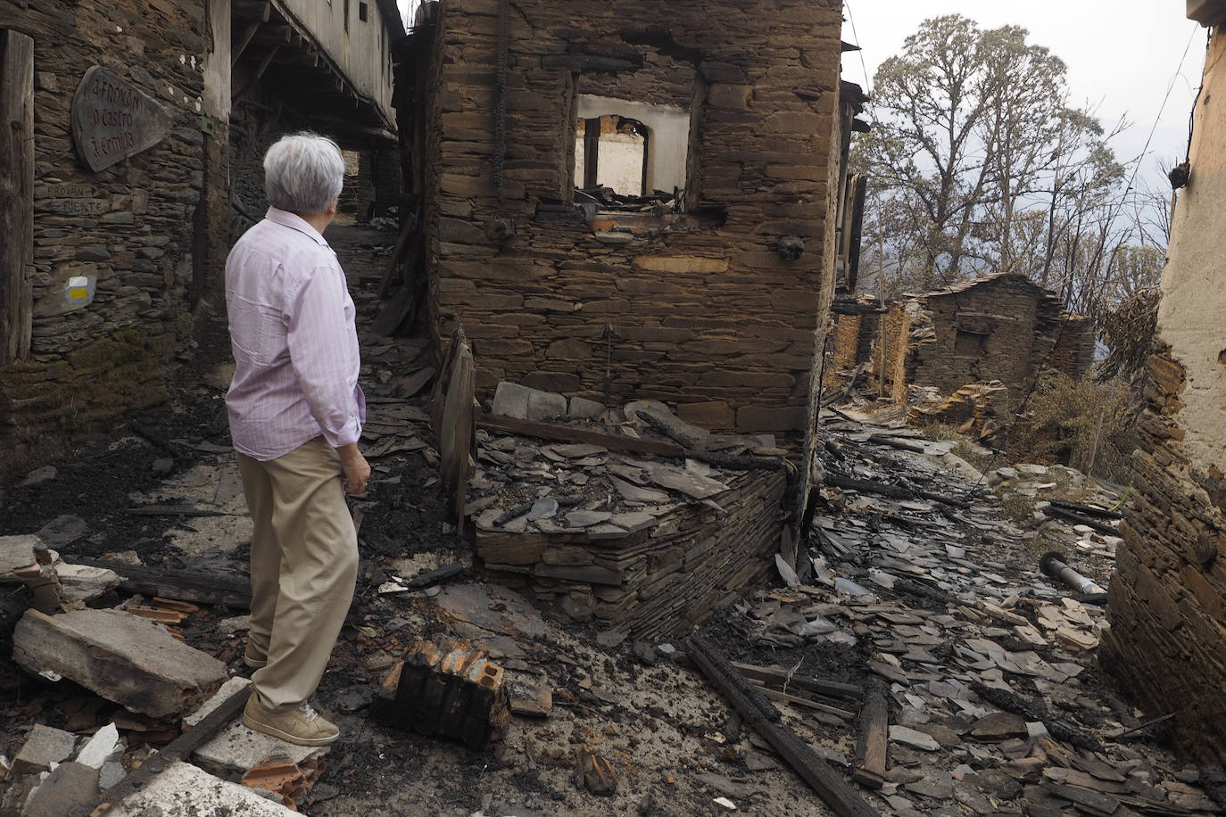 Fotos: Los incendios asolan Galicia destruyendo casas y parajes naturales