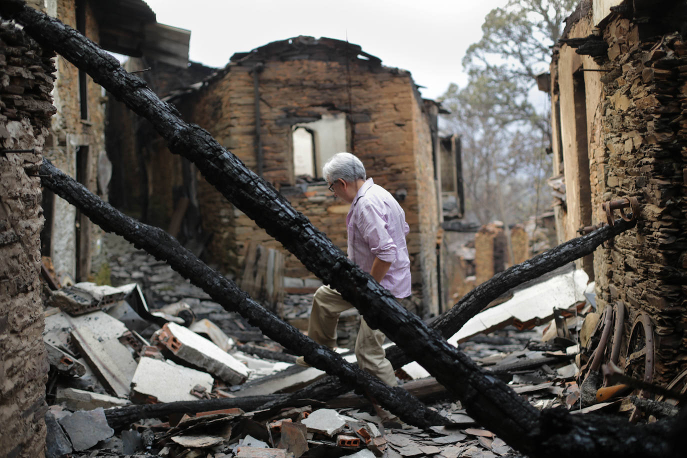 Fotos: Los incendios asolan Galicia destruyendo casas y parajes naturales