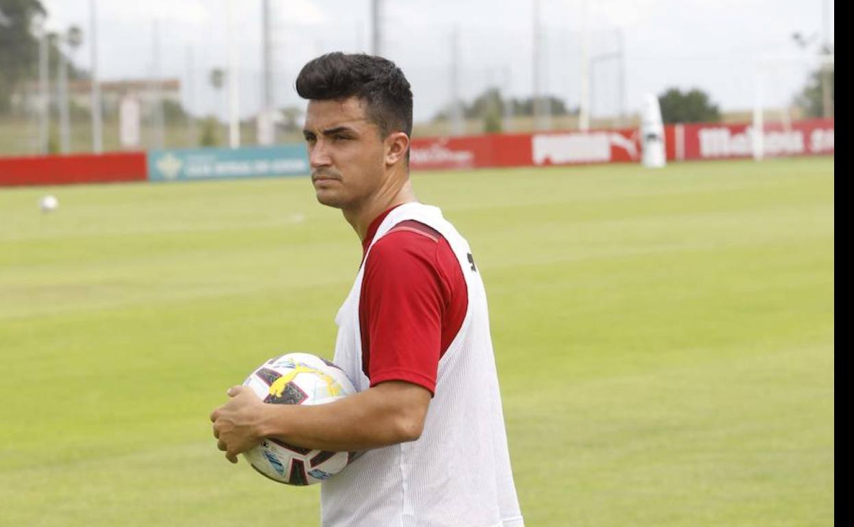 Manu García, en el entrenamiento de ayer en Mareo. 