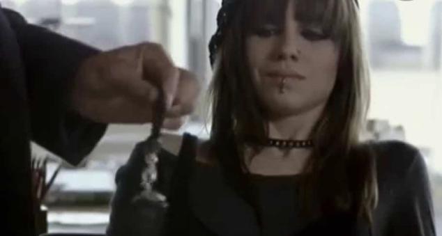 Una joven Aura Garrido en 'Crematorio'.