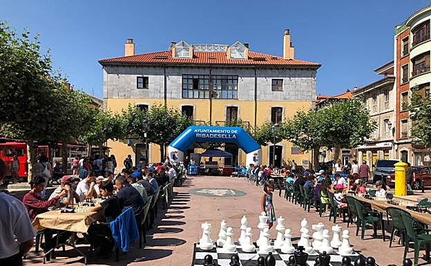 Panorámica de la plaza de Ribadesella donde se disputó el torneo.