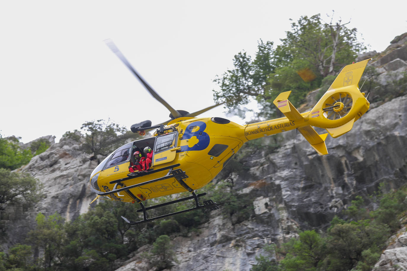 Fotos: Intensa búsqueda de Javier Amigo, el montañero gijonés desaparecido en la canal del Texu