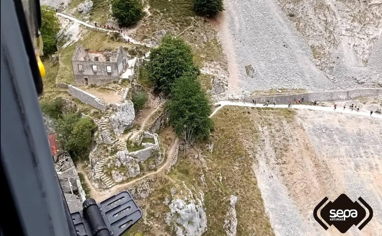 Imagen aérea del rescate llevado a cabo en Cabrales.