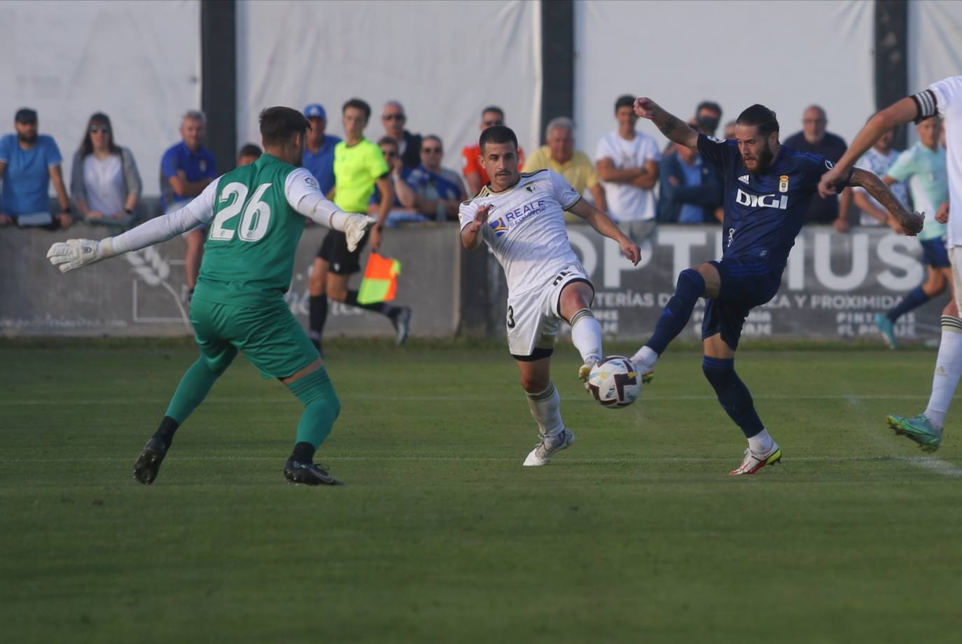 Fotos: Las mejores jugadas del partido entre el Real Oviedo y el Burgos (0-1)