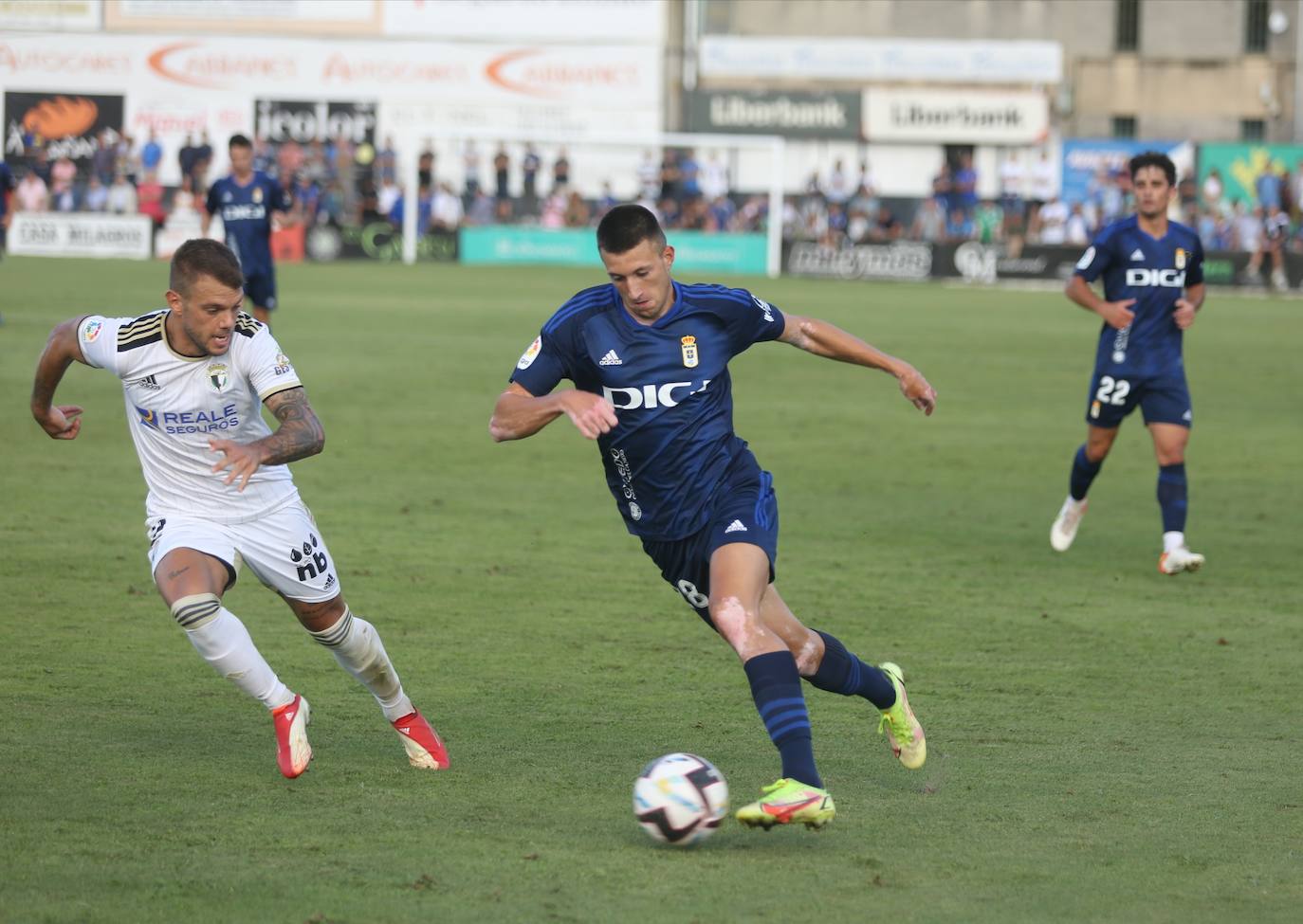 Fotos: Las mejores jugadas del partido entre el Real Oviedo y el Burgos (0-1)