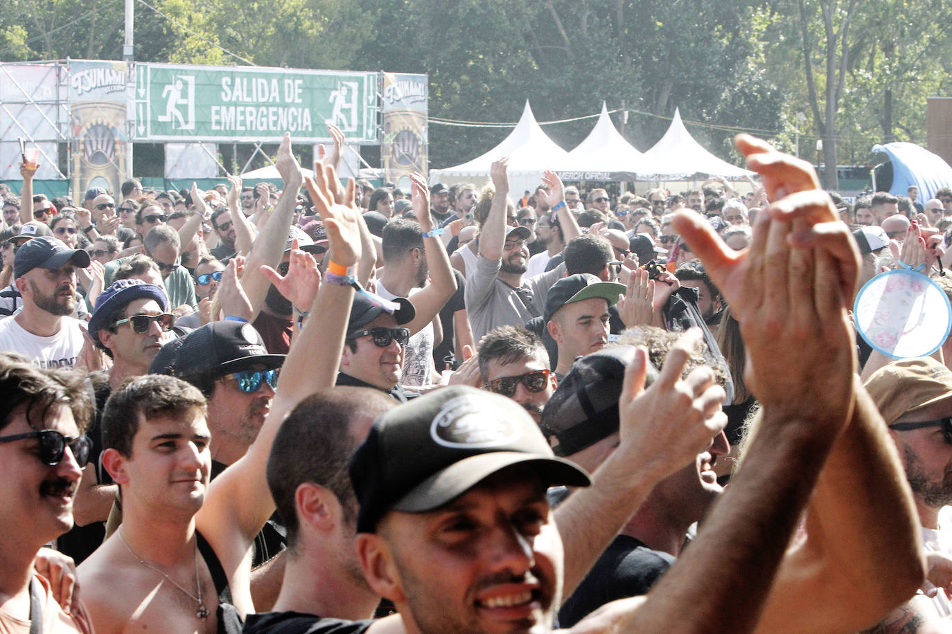 Fotos: Tsunami de punk, rock sol y calor