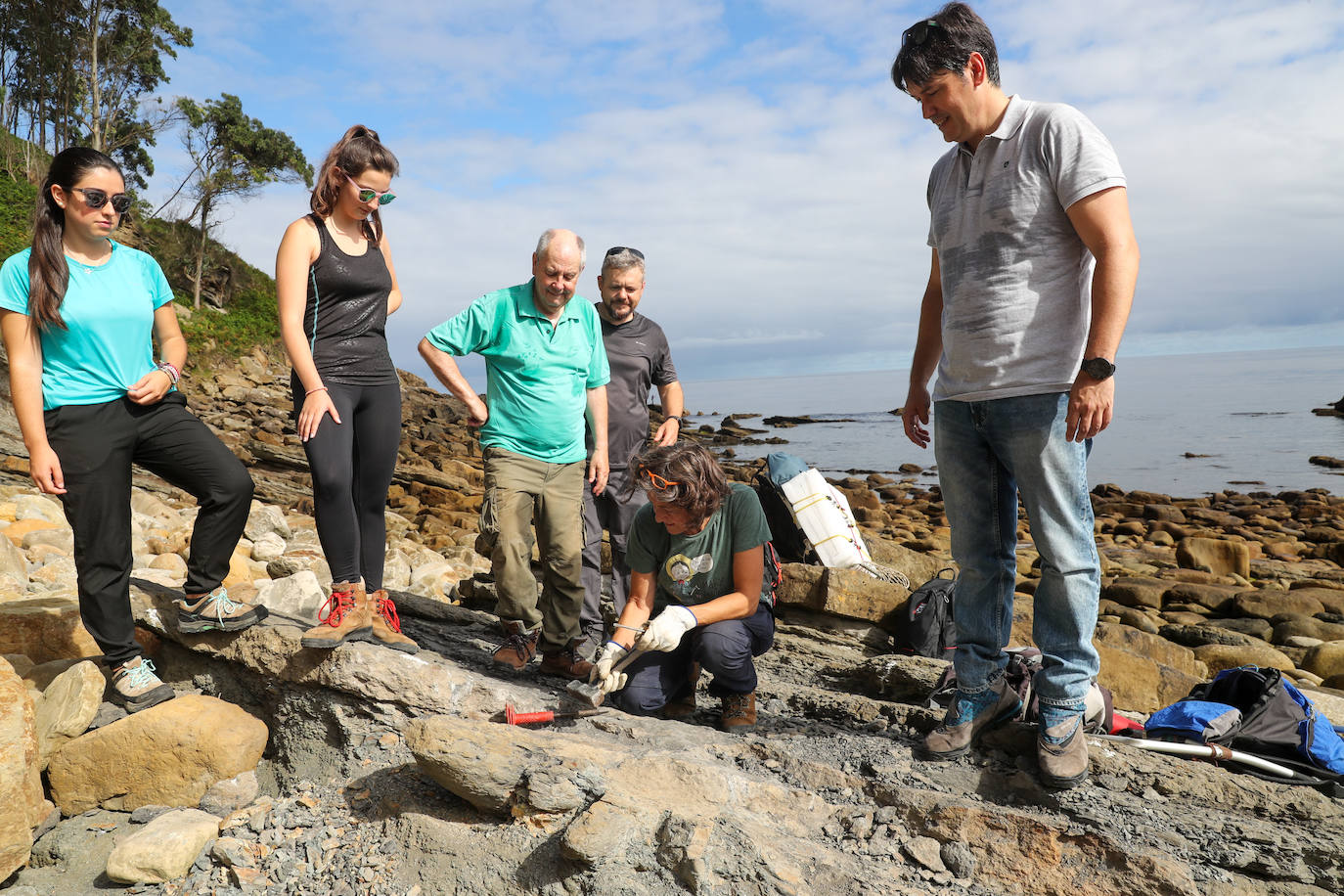 Fotos: Así se recuperan las huellas de dinosaurio en Asturias