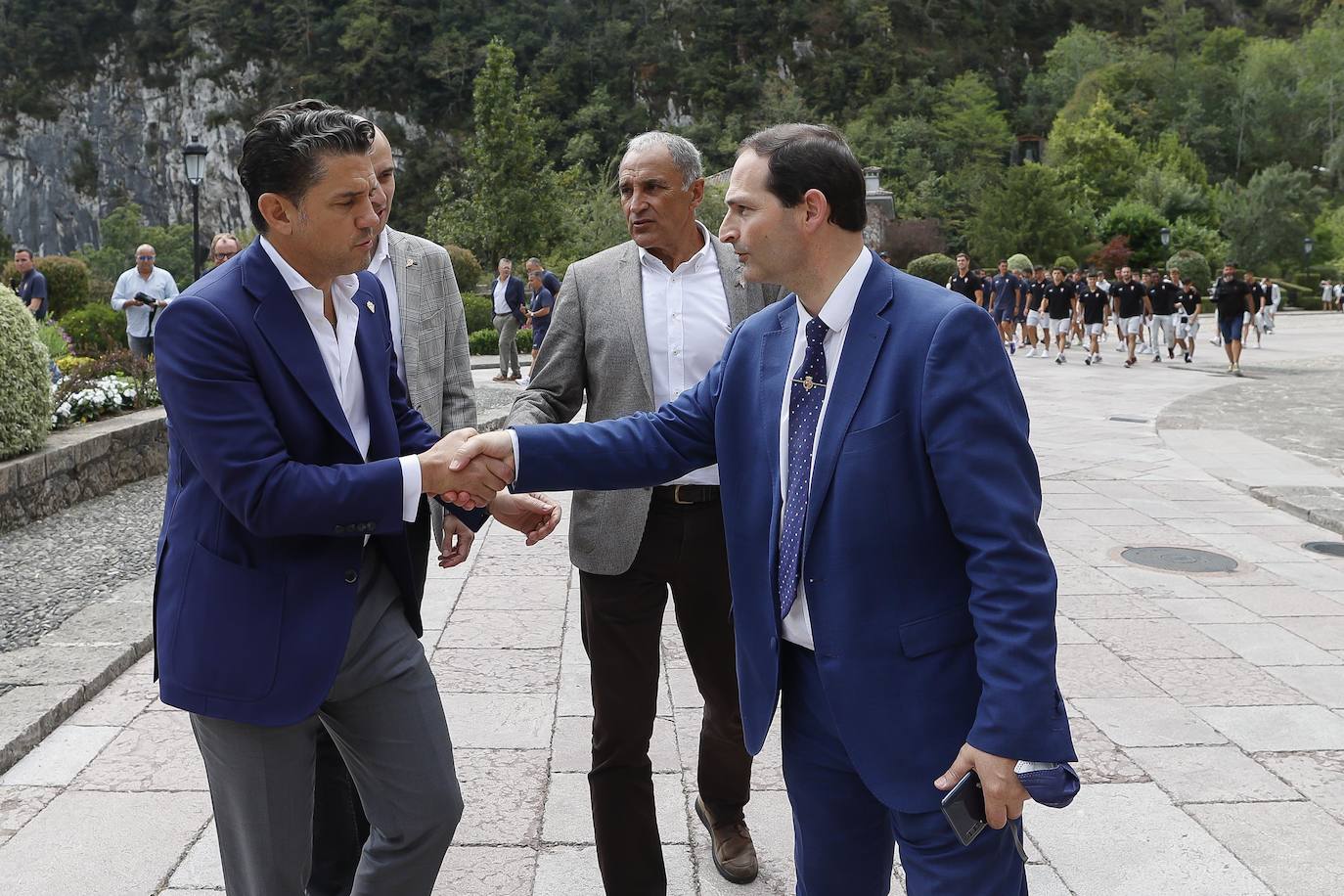 Fotos: El Sporting visita a la Santina en Covadonga