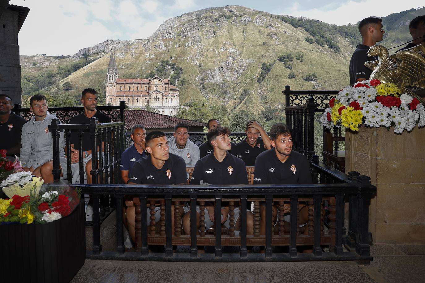 Fotos: El Sporting visita a la Santina en Covadonga