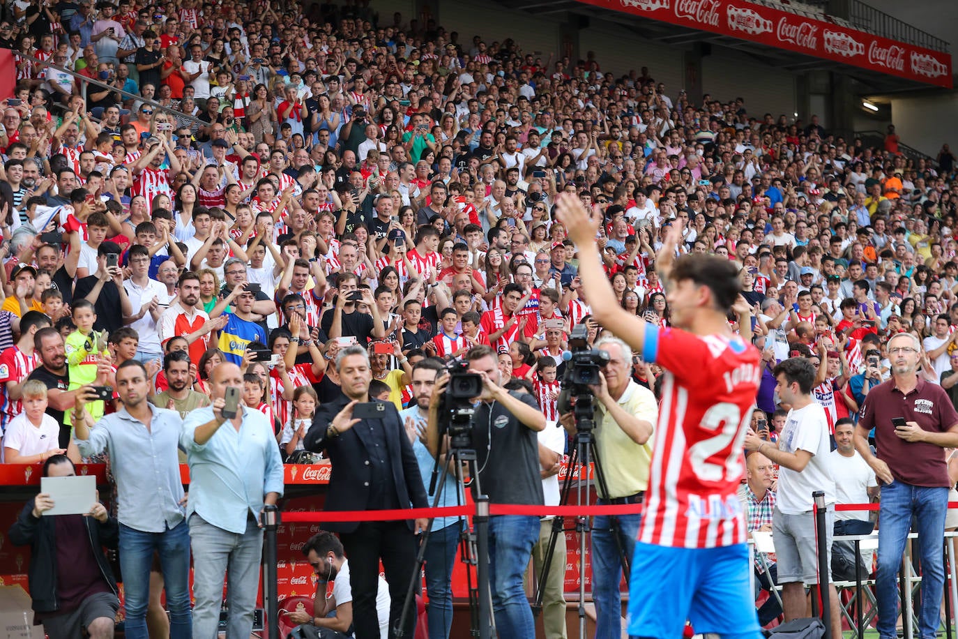 Fotos: Búscate en la presentación de los últimos fichajes del Sporting