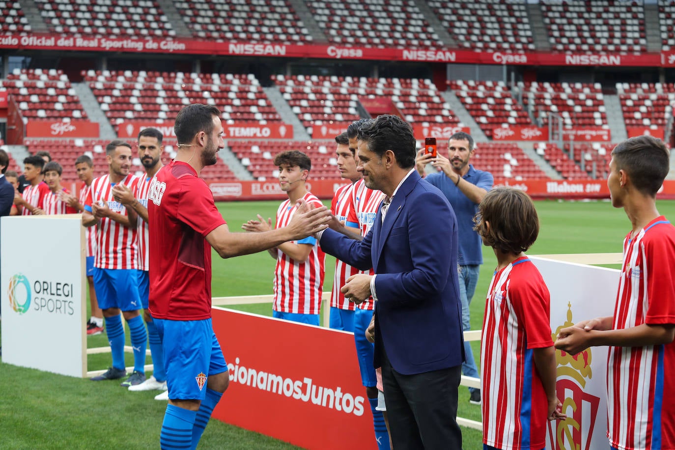 Fotos: Búscate en la presentación de los últimos fichajes del Sporting