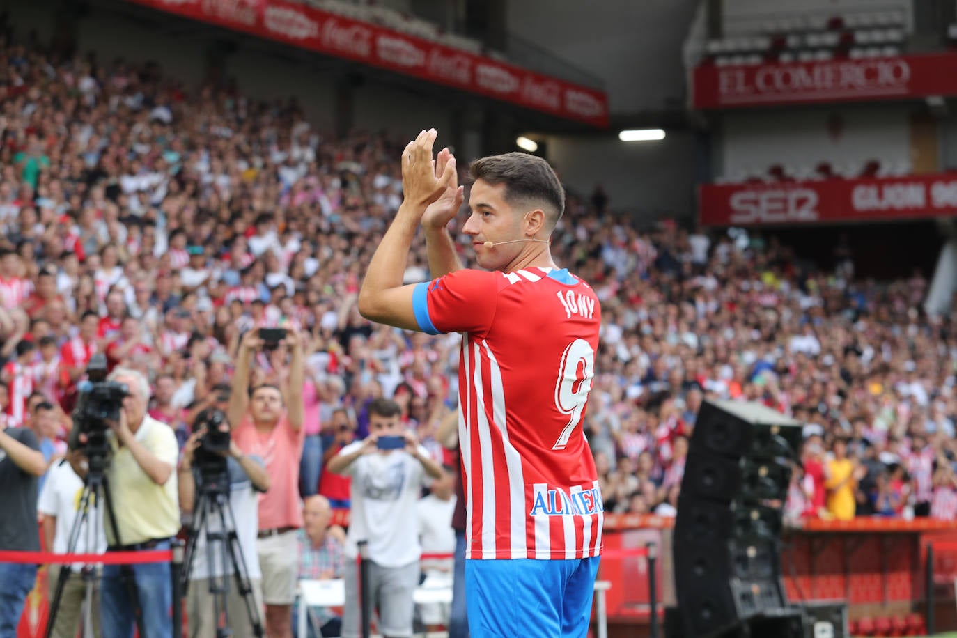 Fotos: Búscate en la presentación de los últimos fichajes del Sporting