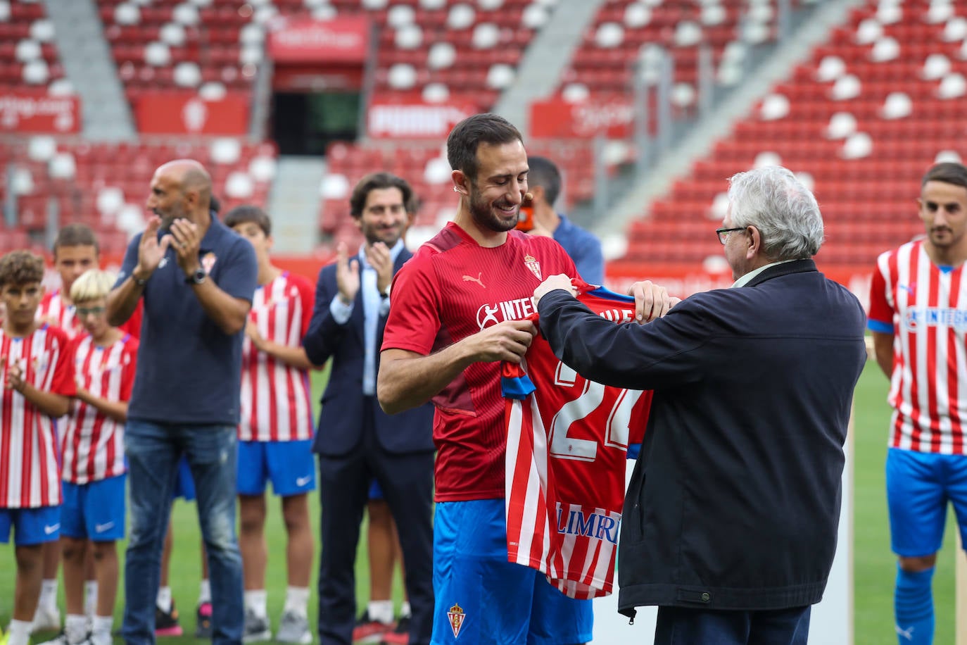 Fotos: Búscate en la presentación de los últimos fichajes del Sporting