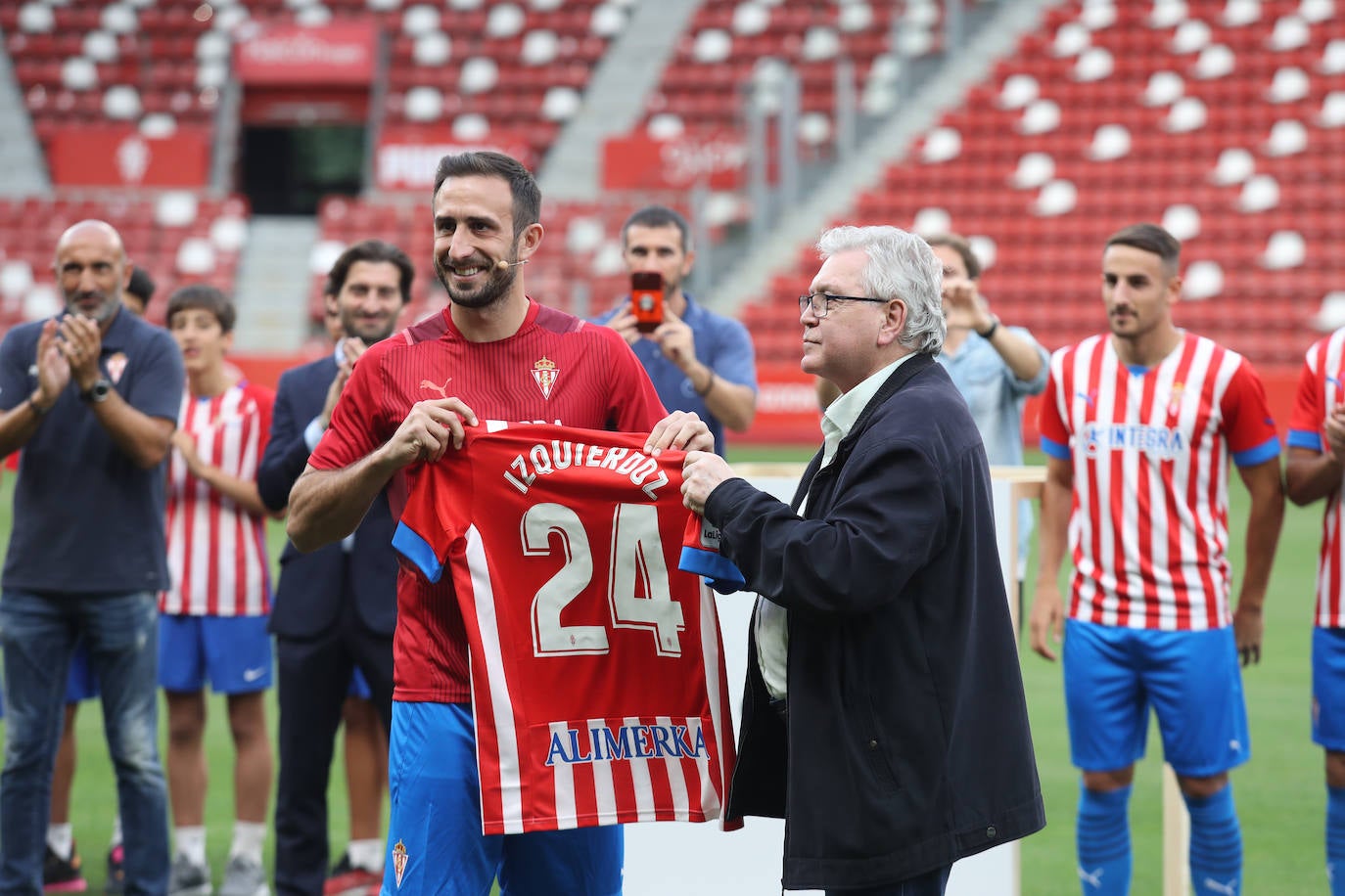 Fotos: Búscate en la presentación de los últimos fichajes del Sporting