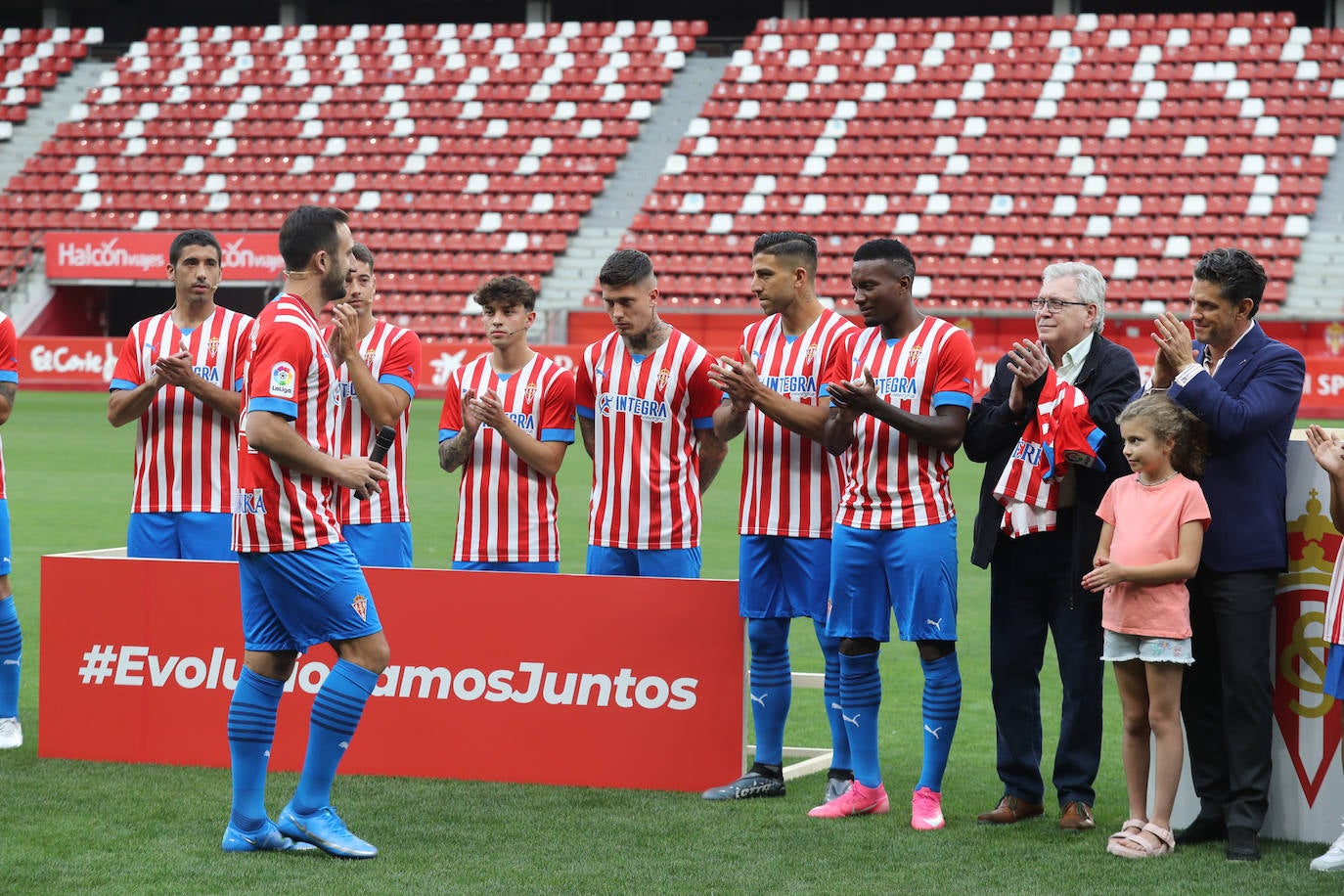 Fotos: Búscate en la presentación de los últimos fichajes del Sporting