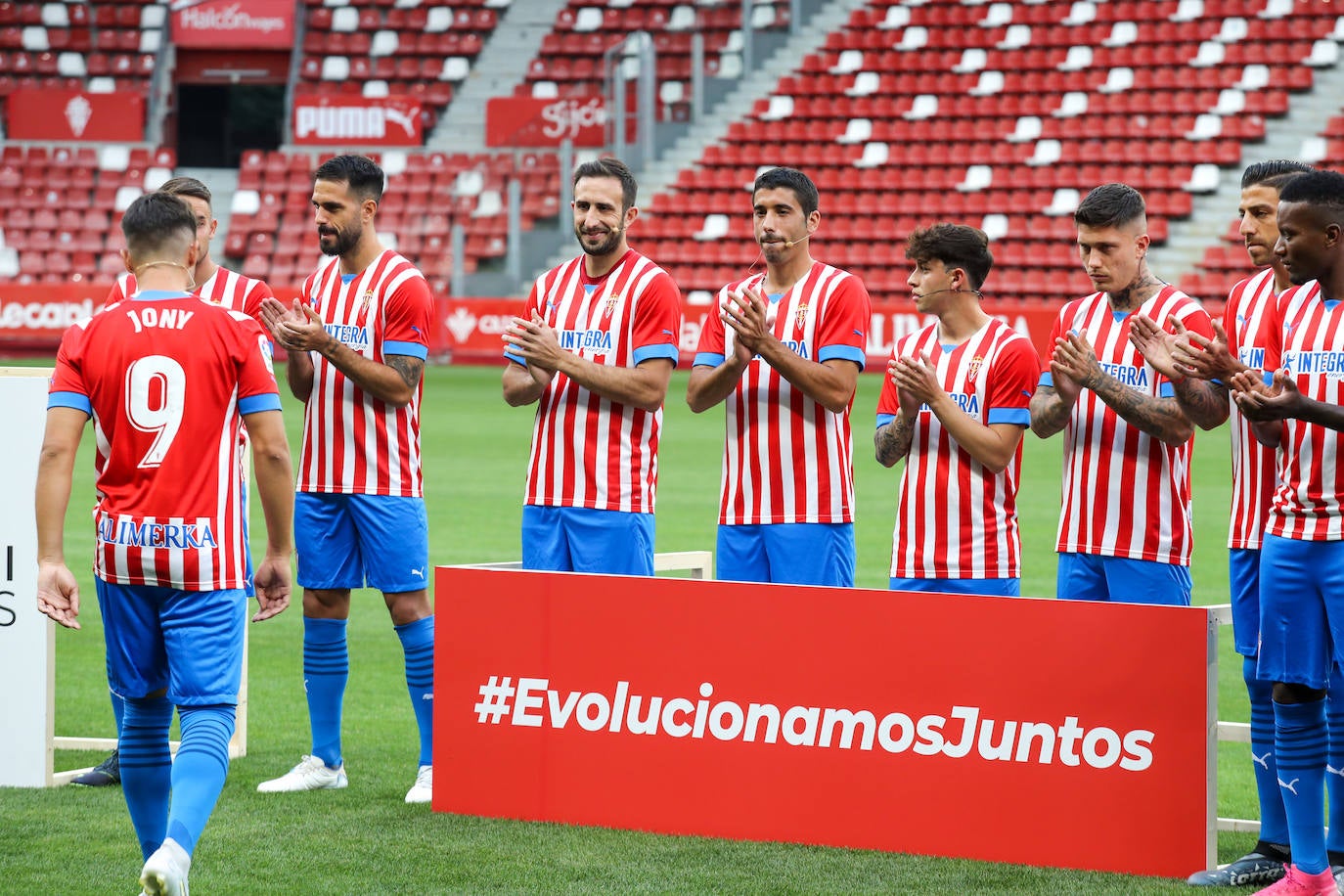 Fotos: Búscate en la presentación de los últimos fichajes del Sporting