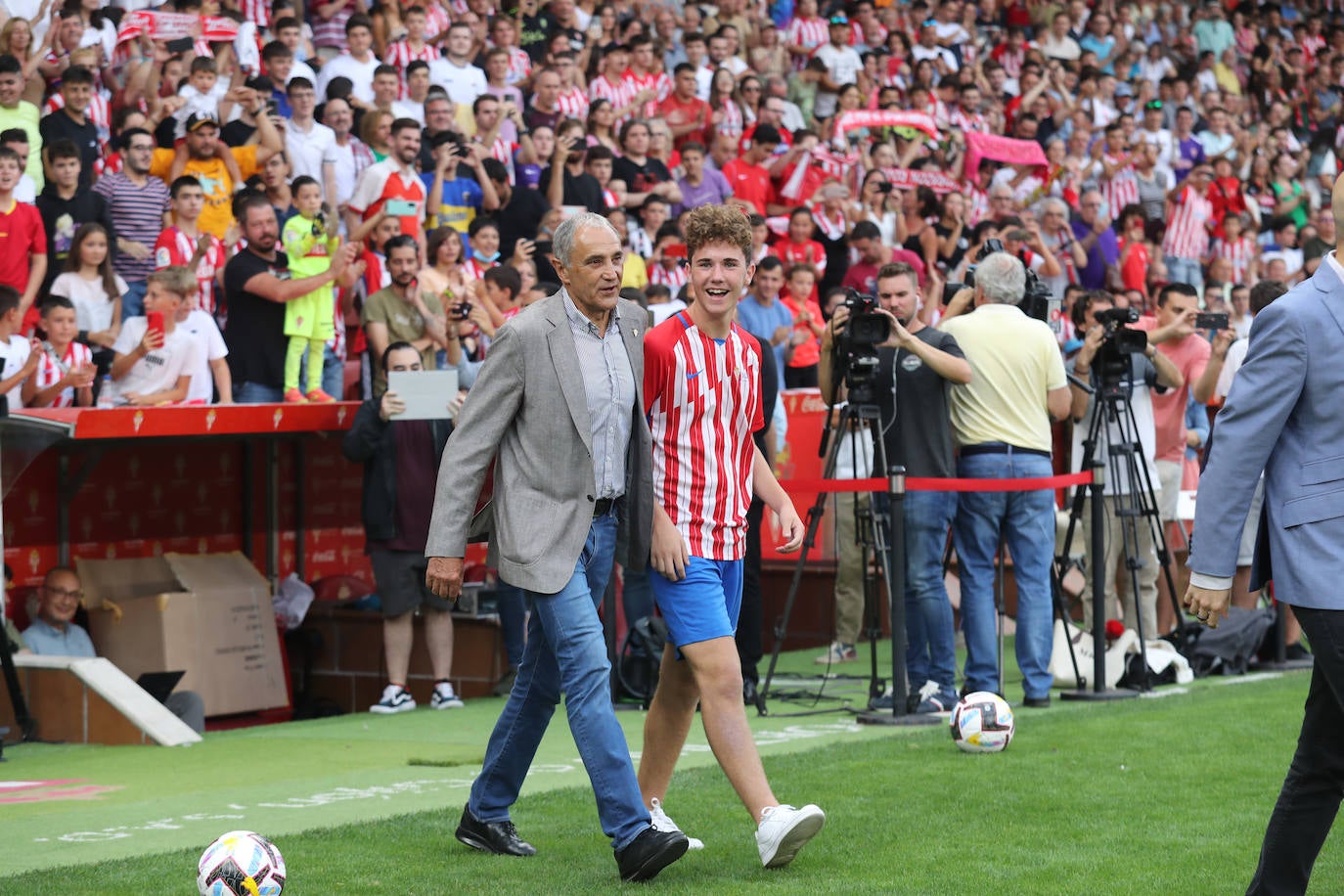 Fotos: Búscate en la presentación de los últimos fichajes del Sporting