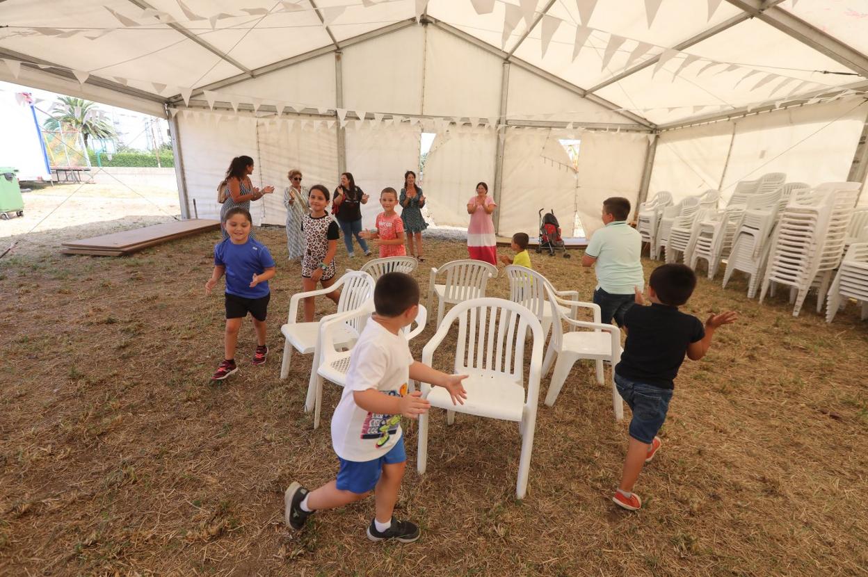 La tarde estuvo animada en el recinto de la fiesta con los juegos infantiles. 